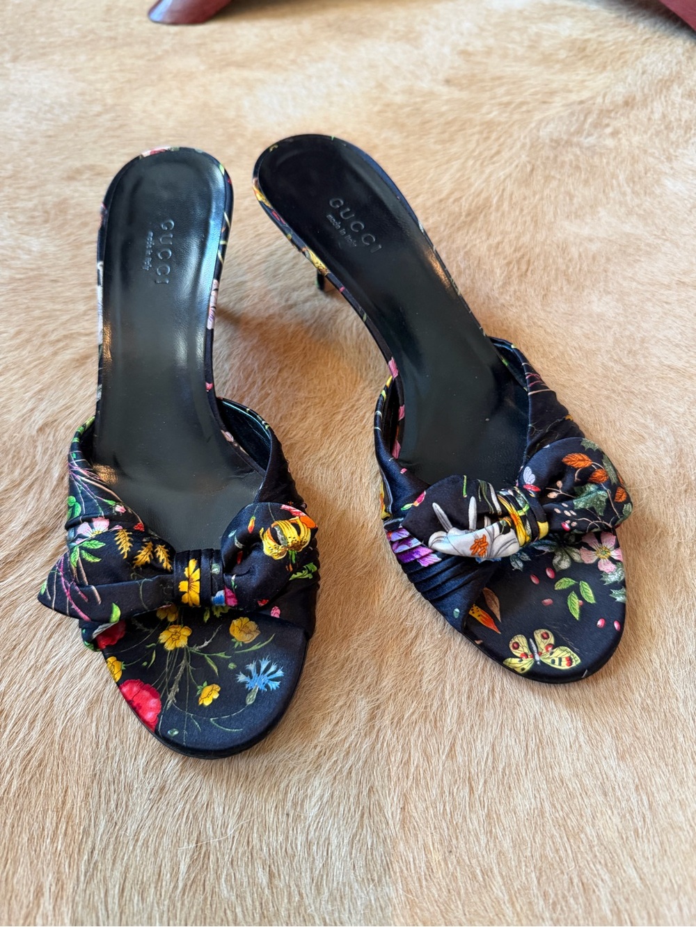 Gucci Black Floral Knot Slide Mules with Multicolor Print